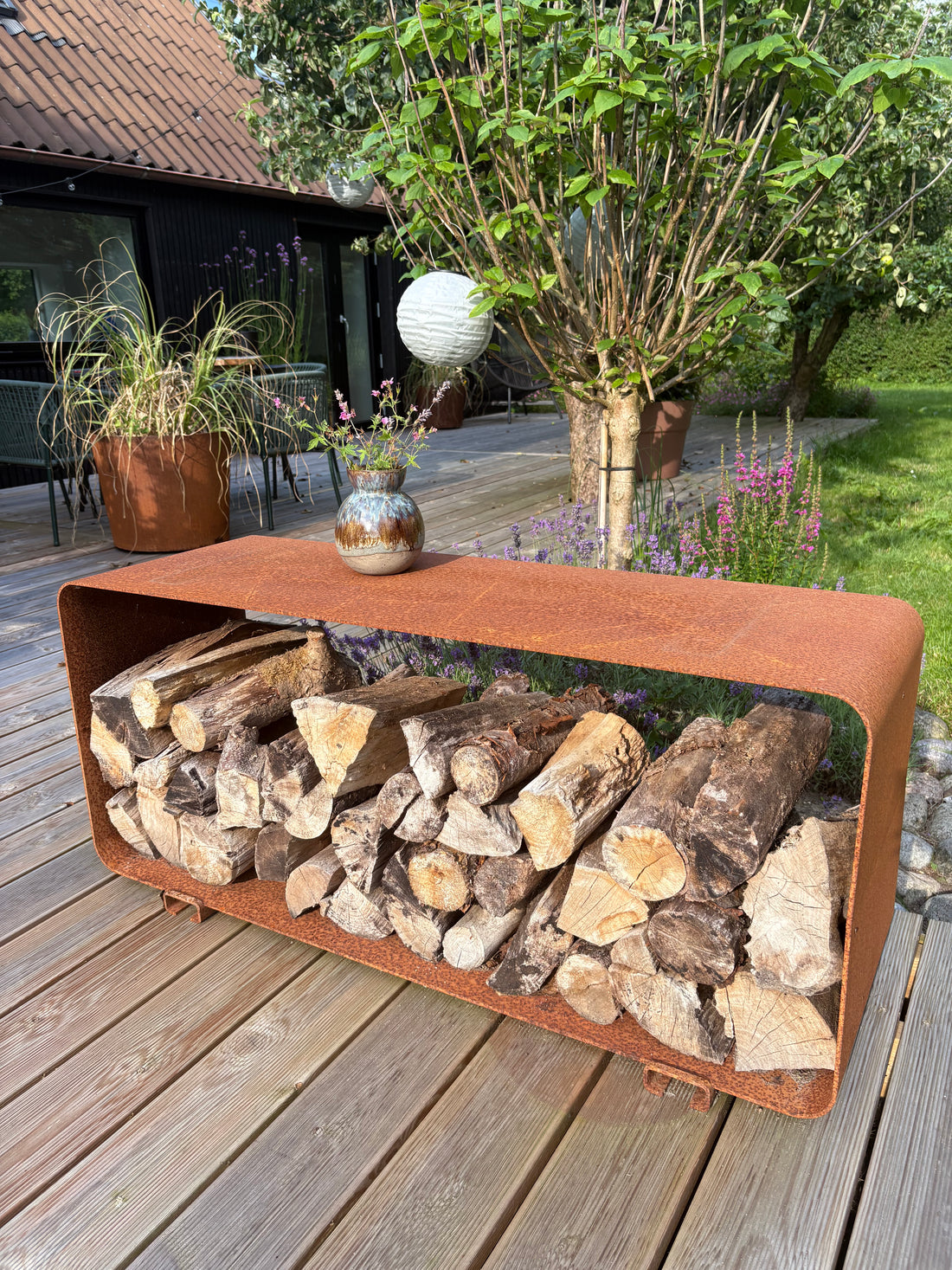 Brændeskjul/bænk i corten stål