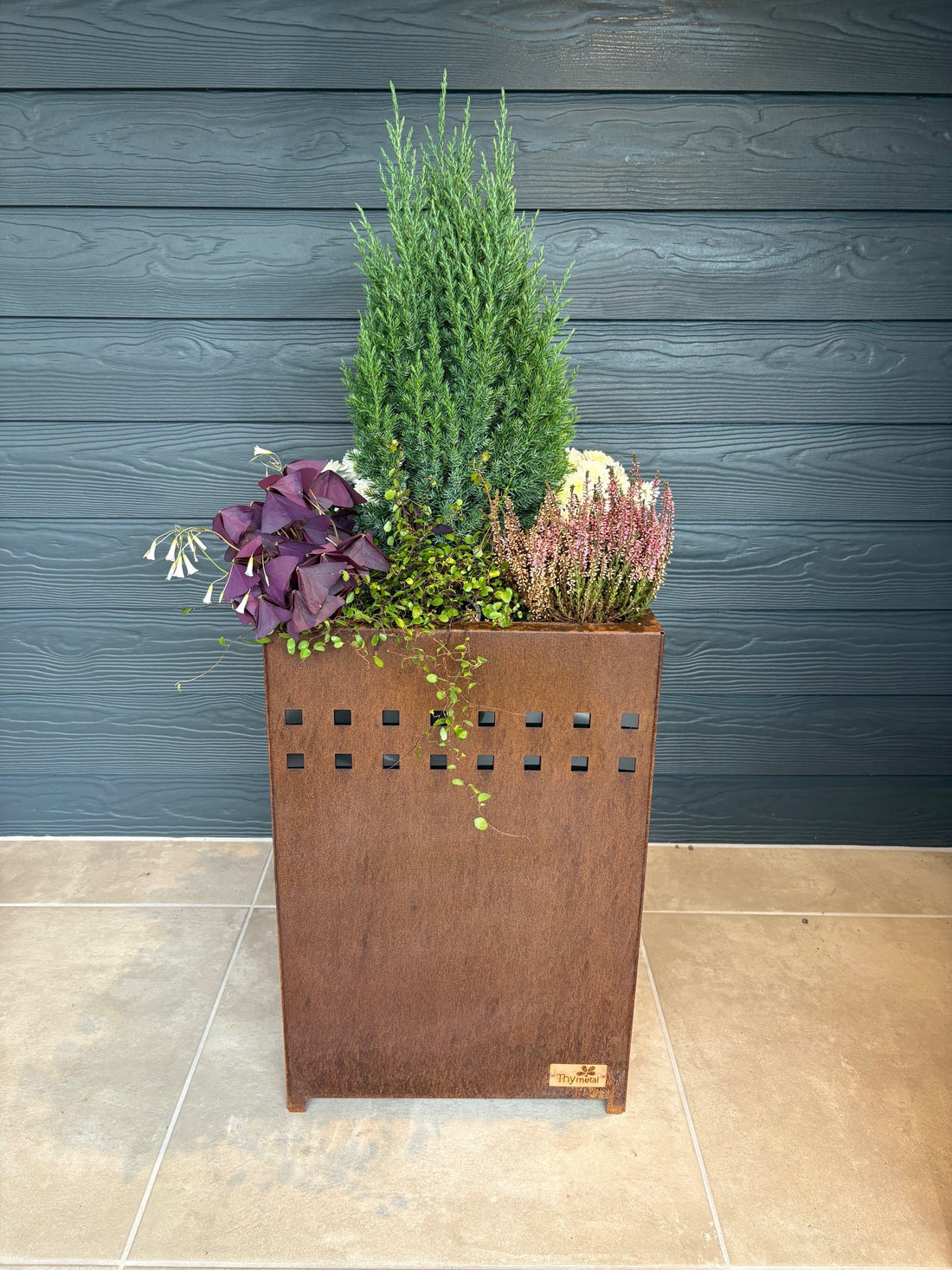 Blomsterkumme med mønster øverst